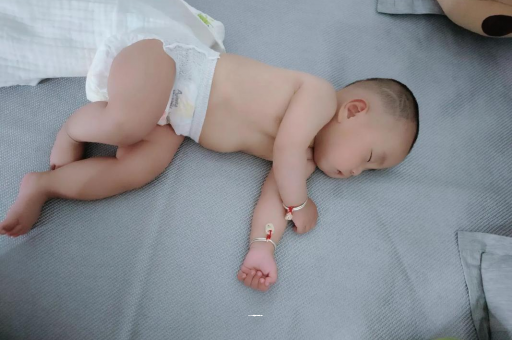 永州几个月宝宝会抬头